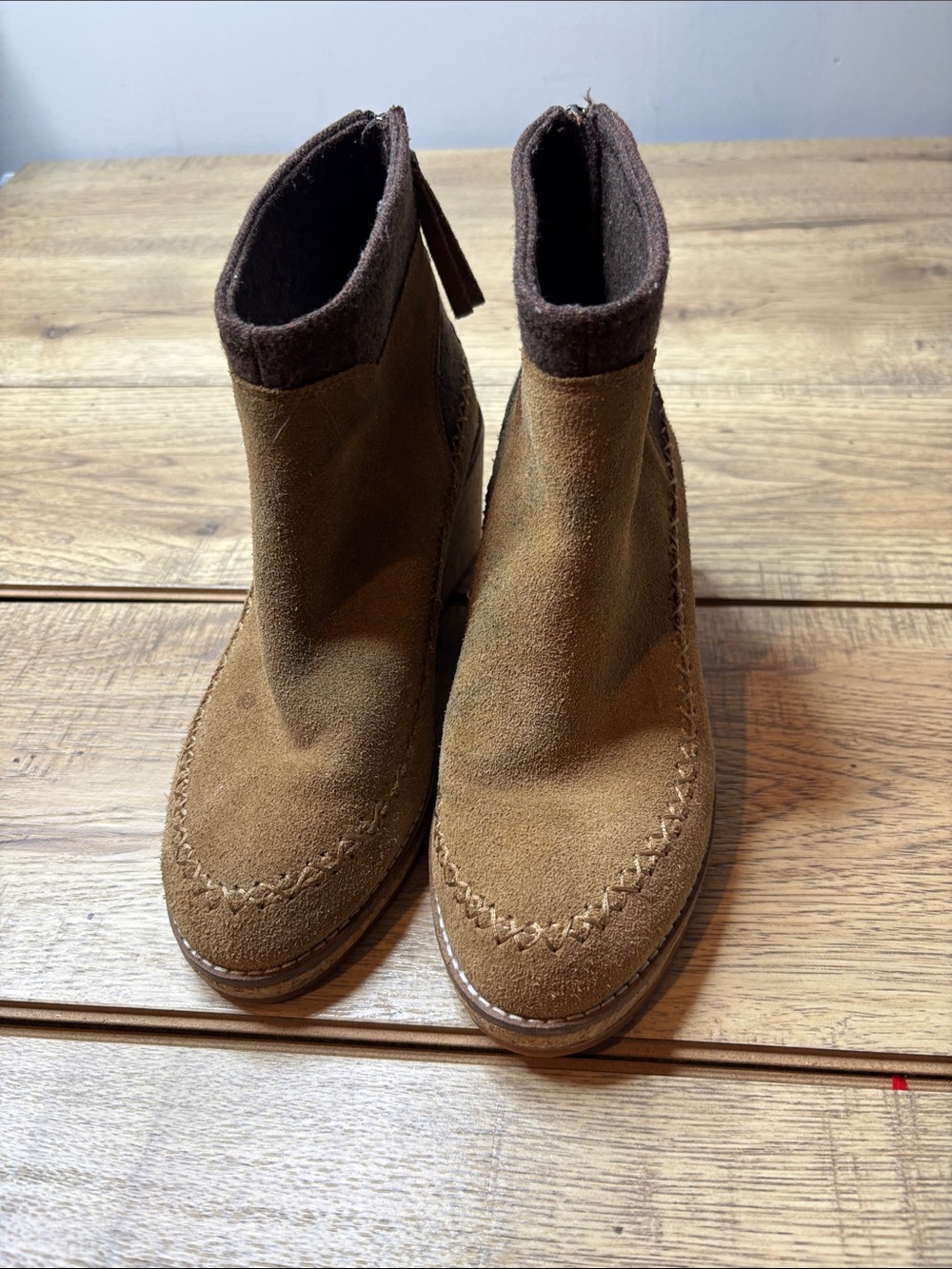 Women’s Pendleton Arago Zip Wedge Tan Suede Ankle Booties with Wool Trim Size 8